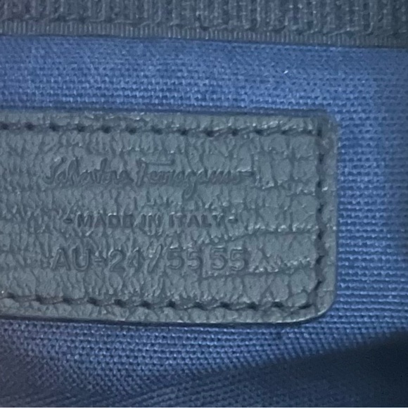 🎈Salvatore Ferragamo Black Crossbody Bag - Picture 5 of 6